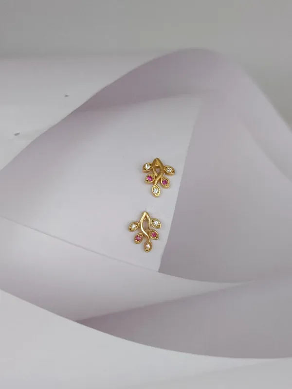 Gold_Brass_Micro_Plating_American_Diamond_Floral_Studs_For_Women
