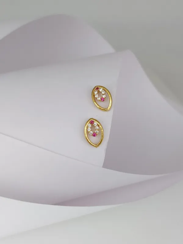 Gold_Brass_Micro_Plating_American_Diamond_Floral_Studs_For_Women