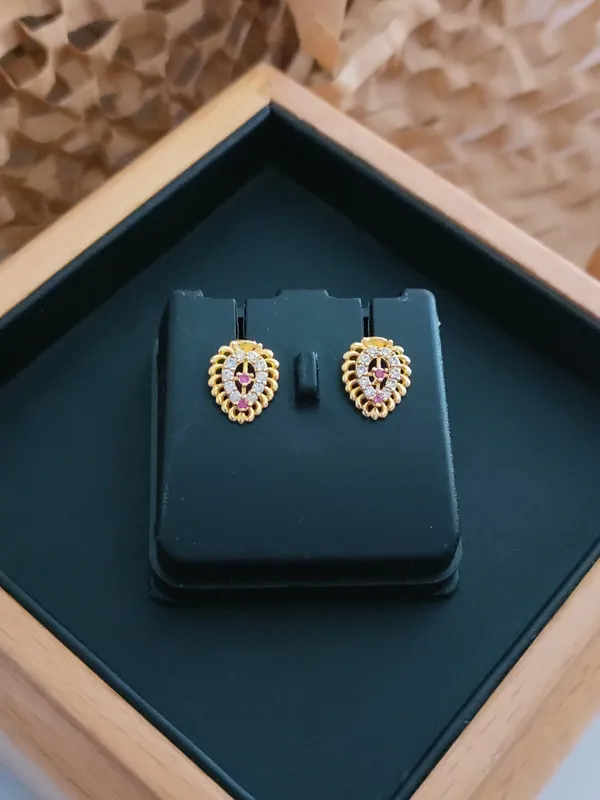Gold_Brass_Micro_Plating_American_Diamond_Floral_Studs_For_Women