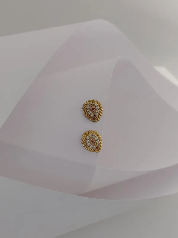 Gold_Brass_Micro_Plating_American_Diamond_Floral_Studs_For_Women