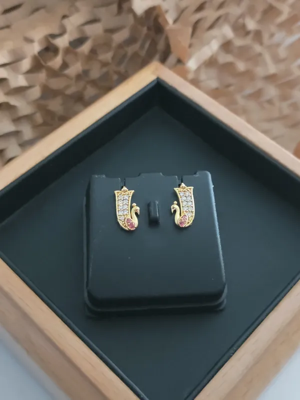 Gold_Brass_Micro_Plating_American_Diamond_Floral_Studs_For_Women