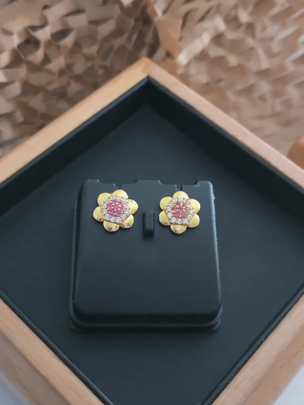 Gold_Brass_Micro_Plating_American_Diamond_Floral_Studs_For_Women