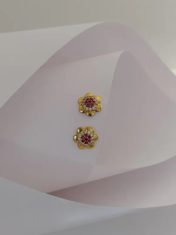 Gold_Brass_Micro_Plating_American_Diamond_Floral_Studs_For_Women