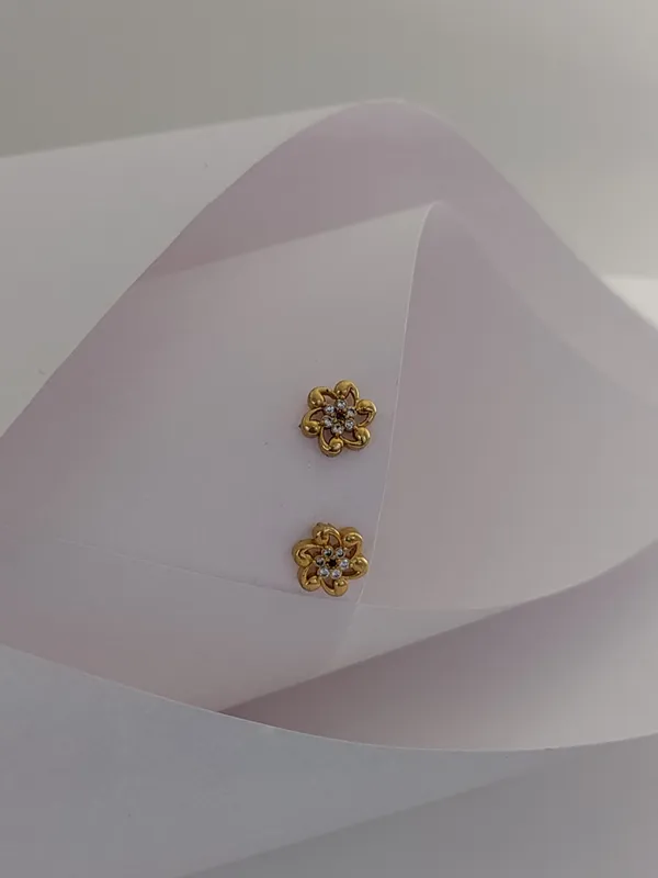 Gold_Brass_Micro_Plating_American_Diamond_Floral_Studs_For_Women