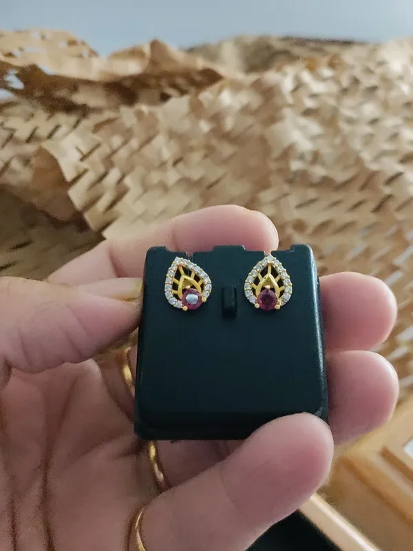 Gold_Brass_Micro_Plating_American_Diamond_Floral_Studs_For_Women