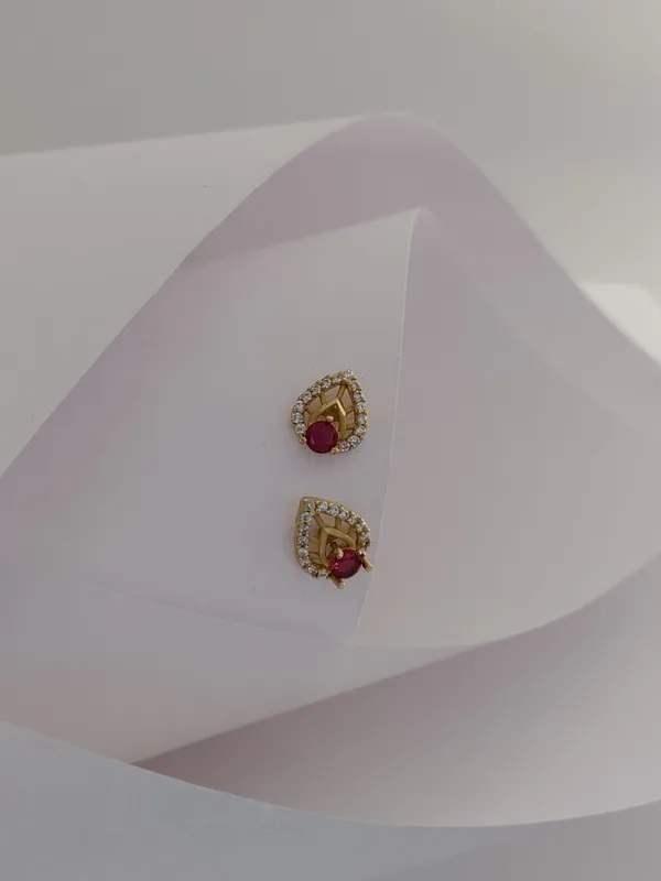 Gold_Brass_Micro_Plating_American_Diamond_Floral_Studs_For_Women
