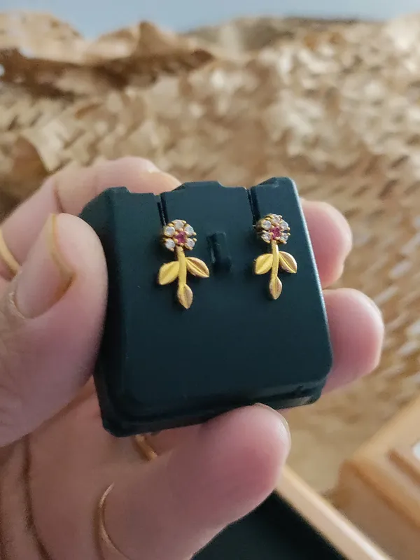 Gold_Brass_Micro_Plating_American_Diamond_Floral_Studs_For_Women