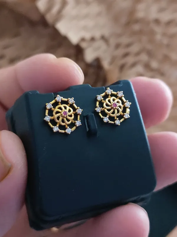 Gold_Brass_Micro_Plating_American_Diamond_Floral_Studs_For_Women