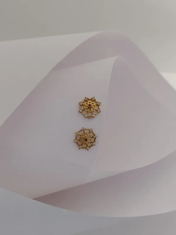 Gold_Brass_Micro_Plating_American_Diamond_Floral_Studs_For_Women