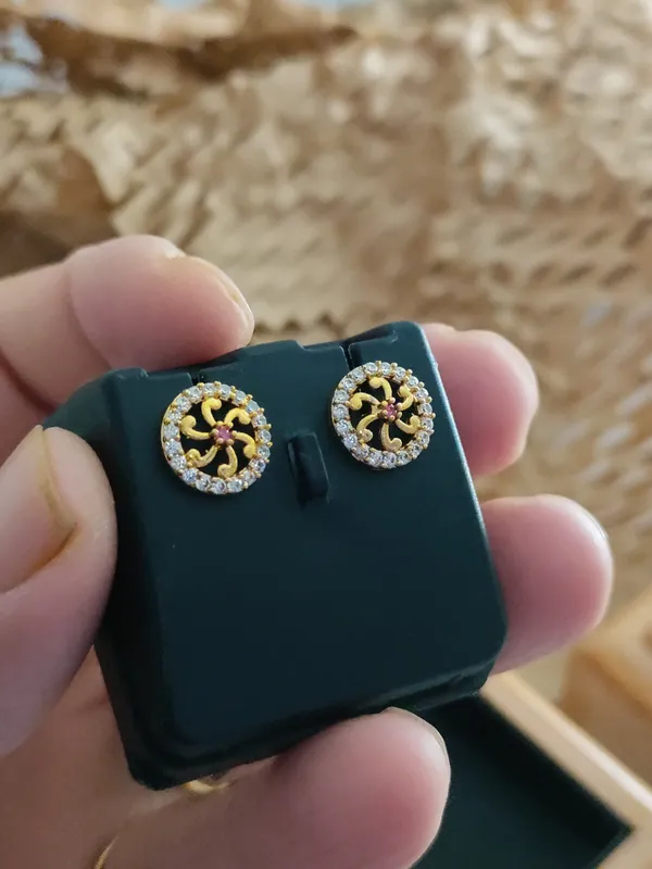 Gold_Brass_Micro_Plating_American_Diamond_Floral_Studs_For_Women