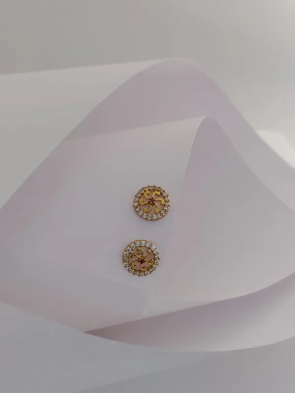 Gold_Brass_Micro_Plating_American_Diamond_Floral_Studs_For_Women
