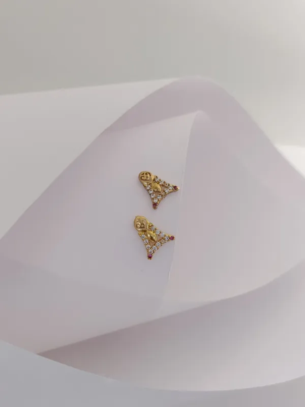 Gold_Brass_Micro_Plating_American_Diamond_Floral_Studs_For_Women