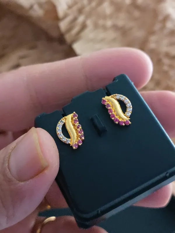 Gold_Brass_Micro_Plating_American_Diamond_Floral_Studs_For_Women