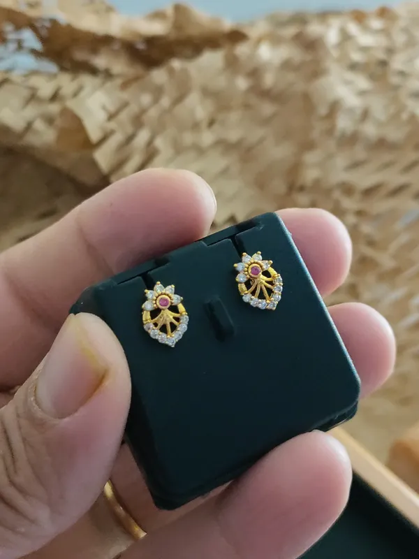 Gold_Brass_Micro_Plating_American_Diamond_Floral_Studs_For_Women