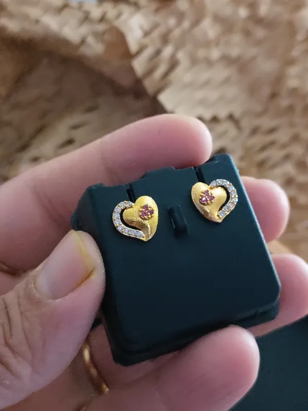 Gold_Brass_Micro_Plating_American_Diamond_Floral_Studs_For_Women