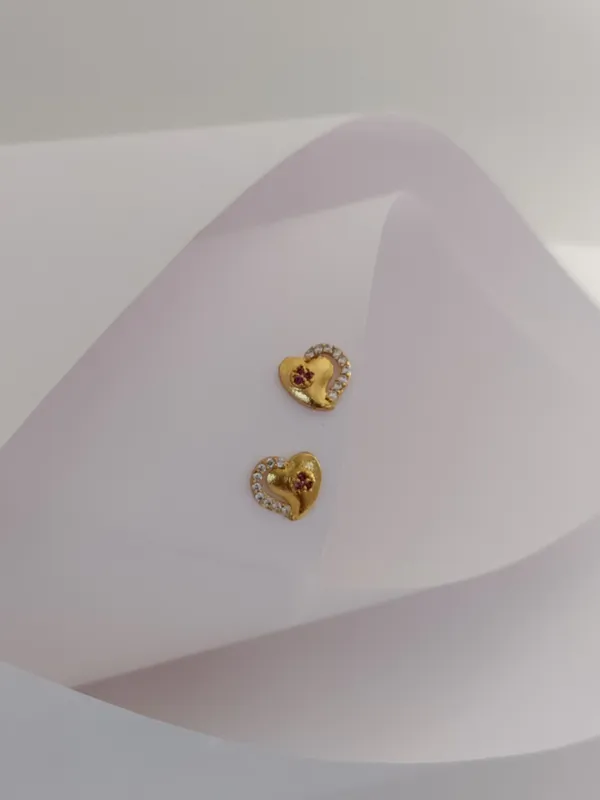 Gold_Brass_Micro_Plating_American_Diamond_Floral_Studs_For_Women