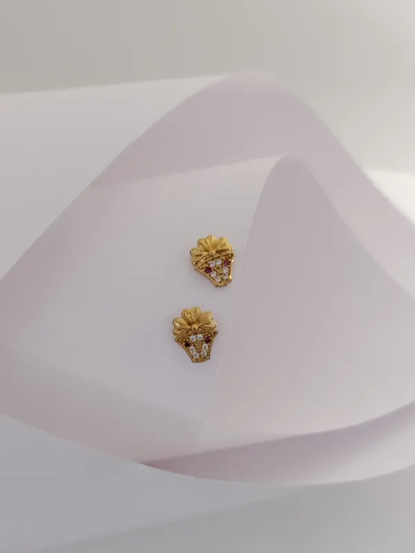 Gold_Brass_Micro_Plating_American_Diamond_Floral_Studs_For_Women