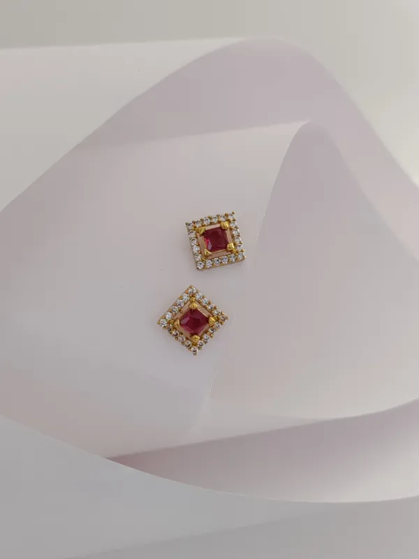 Gold_Brass_Micro_Plating_American_Diamond_Floral_Studs_For_Women