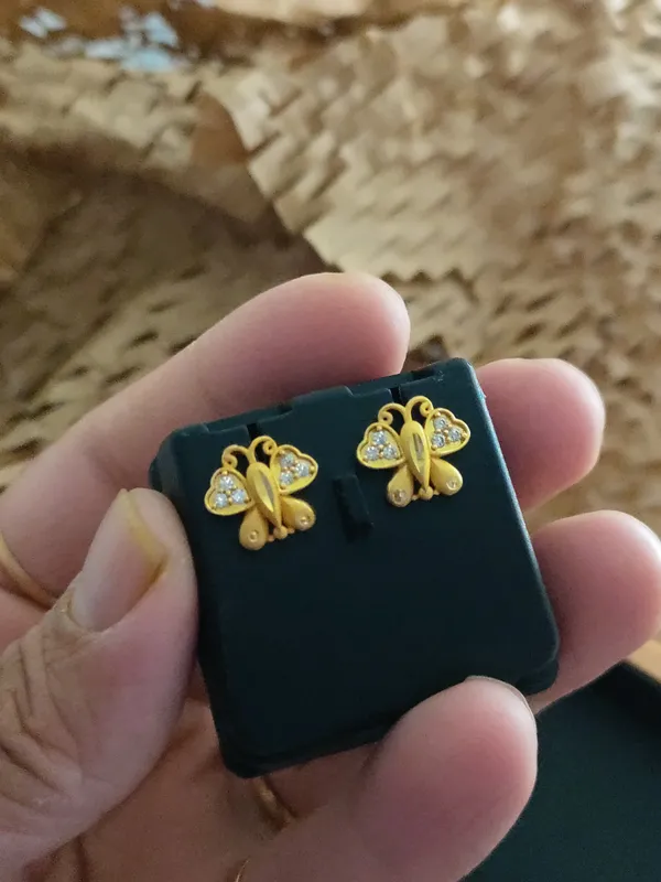 Gold_Brass_Micro_Plating_American_Diamond_Floral_Studs_For_Women