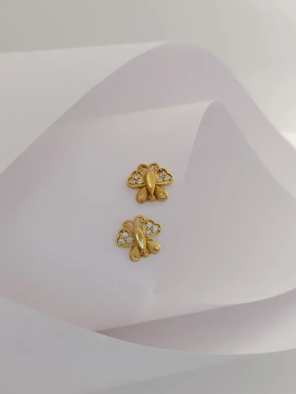 Gold_Brass_Micro_Plating_American_Diamond_Floral_Studs_For_Women