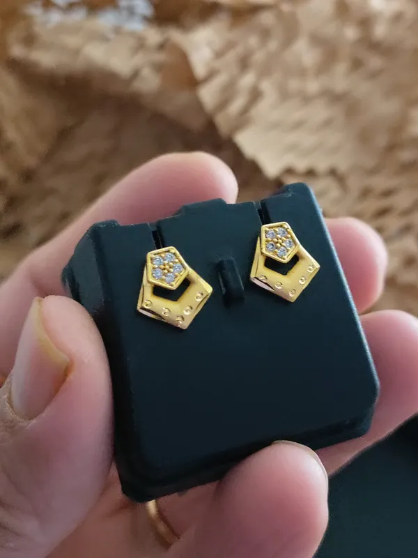 Gold_Brass_Micro_Plating_American_Diamond_Floral_Studs_For_Women