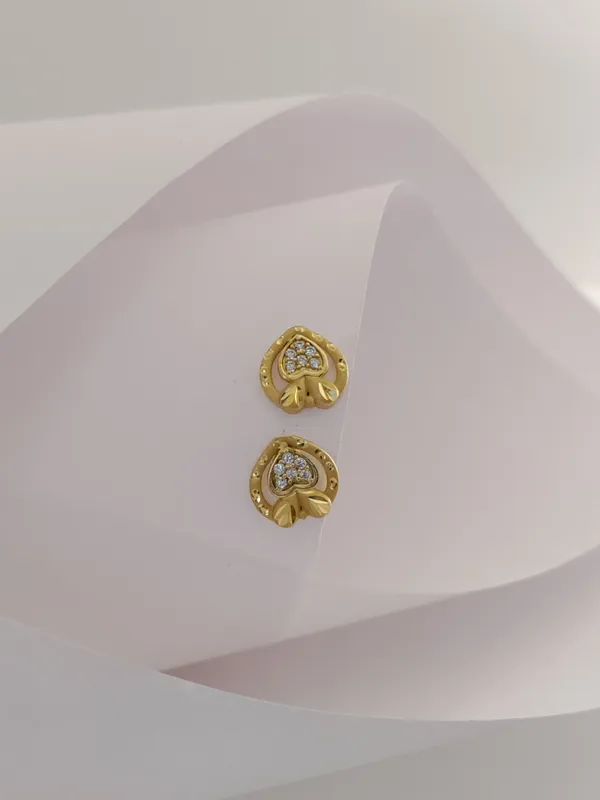 Gold_Brass_Micro_Plating_American_Diamond_Floral_Studs_For_Women