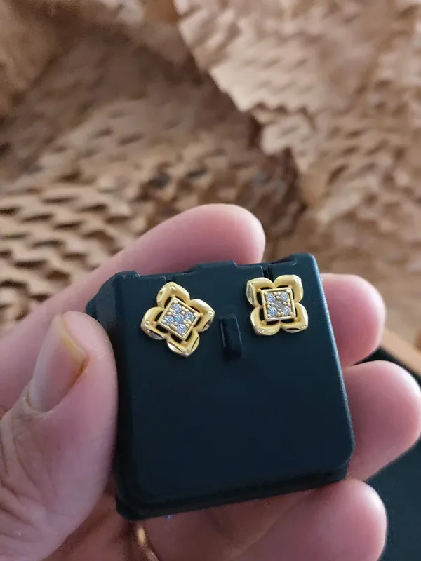 Gold_Brass_Micro_Plating_American_Diamond_Floral_Studs_For_Women