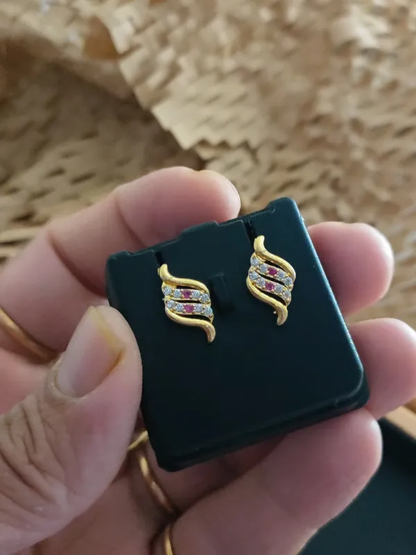 Gold_Brass_Micro_Plating_American_Diamond_Floral_Studs_For_Women