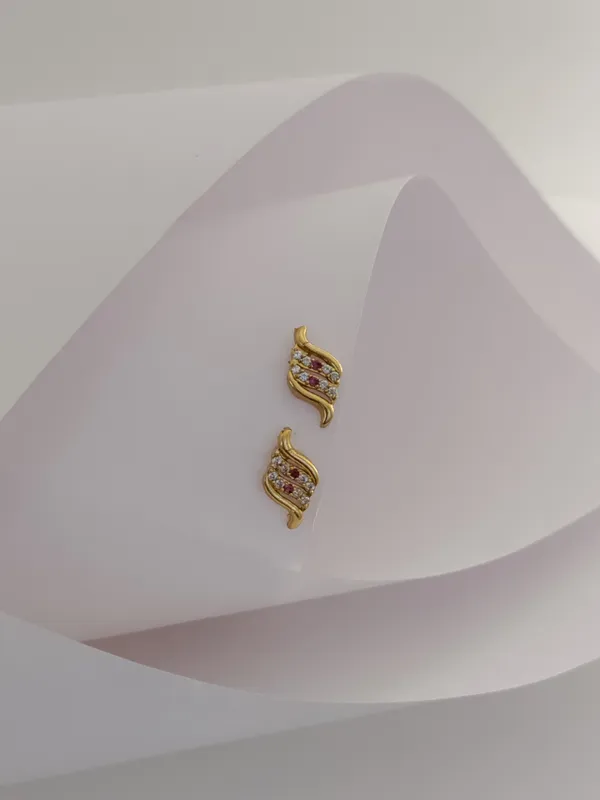 Gold_Brass_Micro_Plating_American_Diamond_Floral_Studs_For_Women