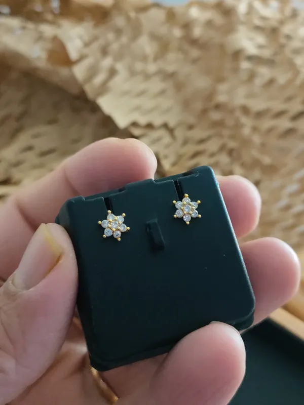 Gold_Brass_Micro_Plating_American_Diamond_Floral_Studs_For_Women