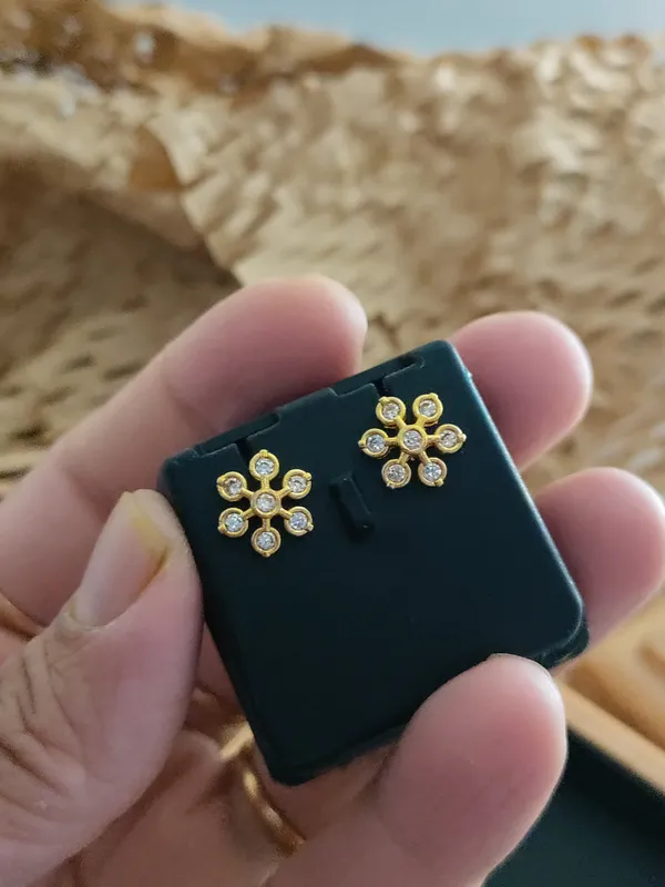 Gold_Brass_Micro_Plating_American_Diamond_Floral_Studs_For_Women
