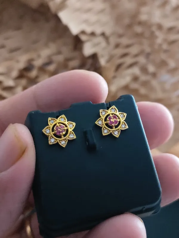 Gold_Brass_Micro_Plating_American_Diamond_Floral_Studs_For_Women
