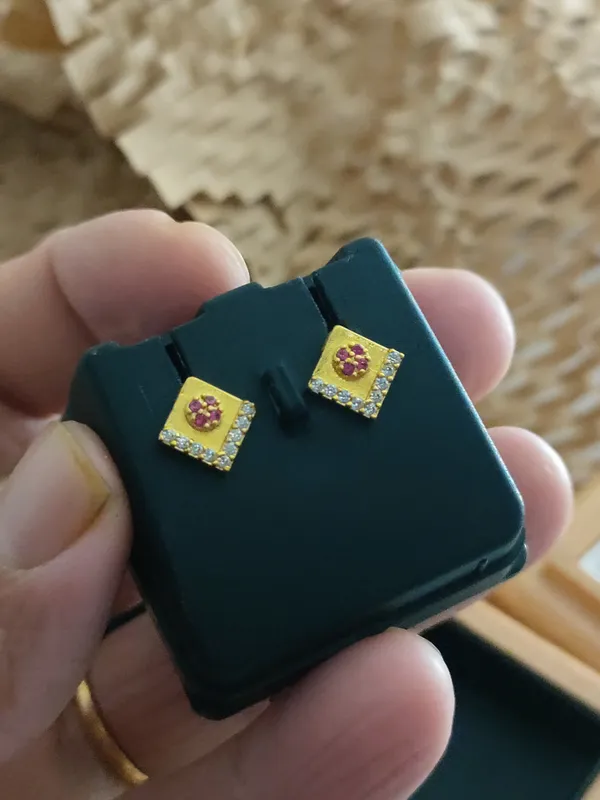 Gold_Brass_Micro_Plating_American_Diamond_Floral_Studs_For_Women