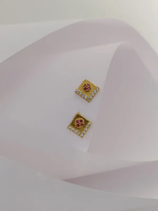 Gold_Brass_Micro_Plating_American_Diamond_Floral_Studs_For_Women