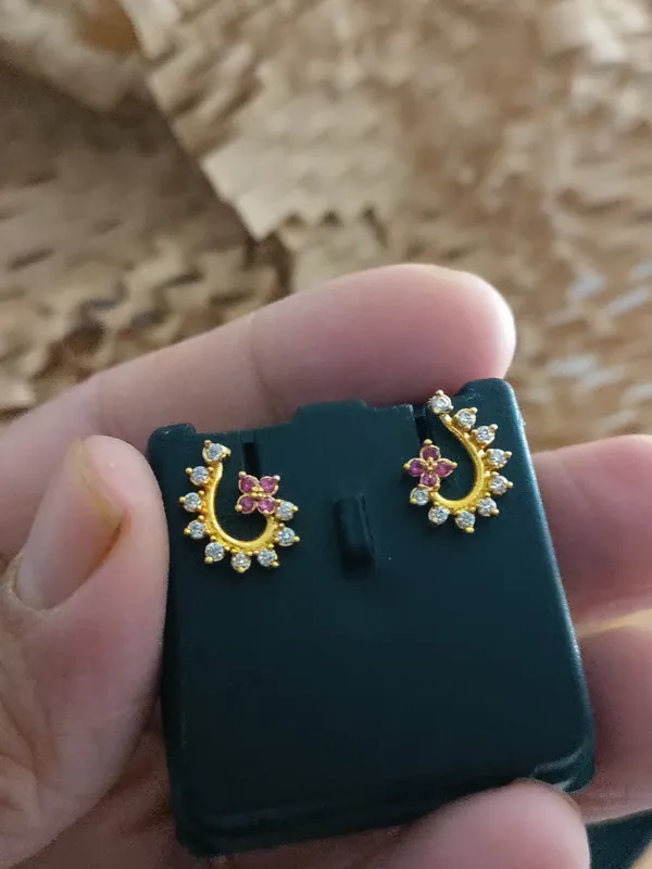 Gold_Brass_Micro_Plating_American_Diamond_Floral_Studs_For_Women