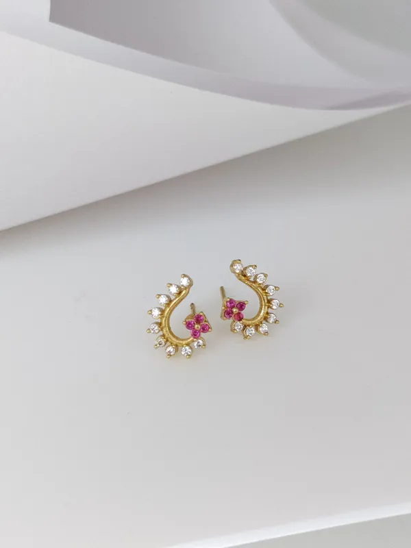 Gold_Brass_Micro_Plating_American_Diamond_Floral_Studs_For_Women