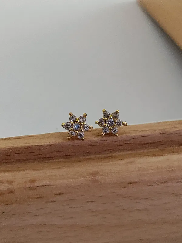 Gold_Brass_Micro_Plating_American_Diamond_Floral_Studs_For_Women