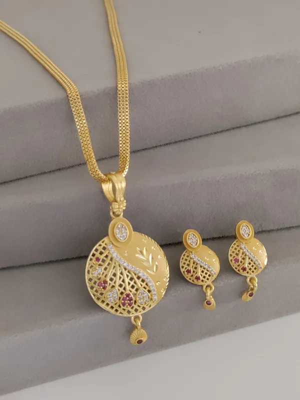 Gold_Brass_Micro_Plating_American_Diamond_Pendant_With_Chain_For_Women