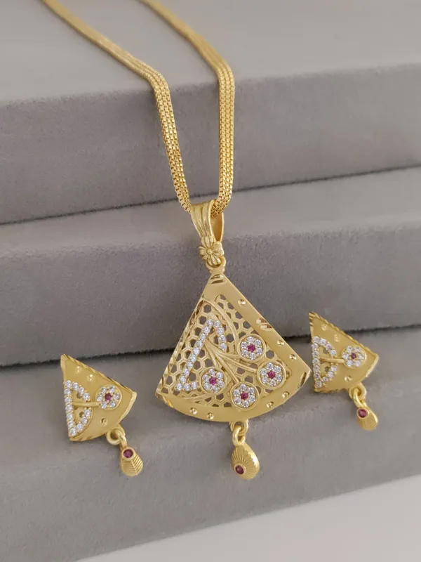 Gold_Brass_Micro_Plating_American_Diamond_Pendant_With_Chain_For_Women
