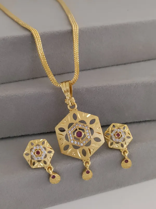 Gold_Brass_Micro_Plating_American_Diamond_Pendant_With_Chain_For_Women