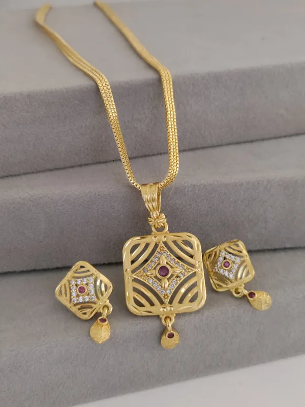 Gold_Brass_Micro_Plating_American_Diamond_Pendant_With_Chain_For_Women