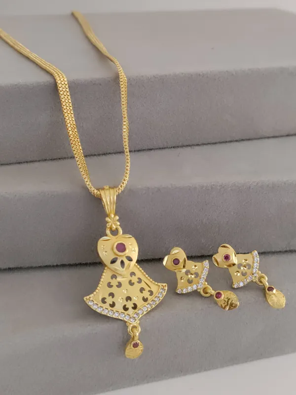 Gold_Brass_Micro_Plating_American_Diamond_Pendant_With_Chain_For_Women