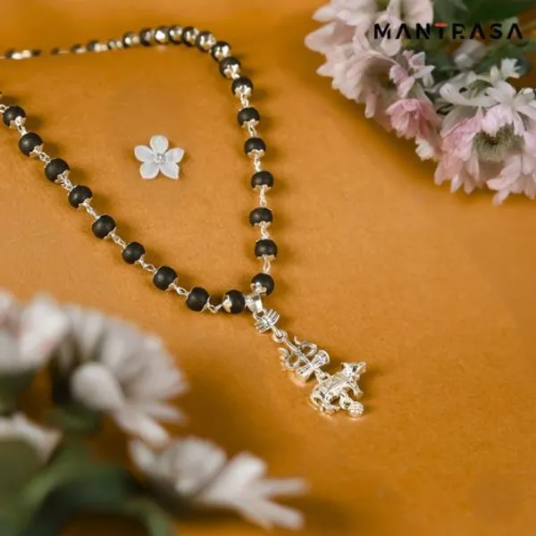 Mahesh_Babu_Trending_SSMB29_Varanasi_Movie_Pendant_Silver_Plated_Karungali_Mala