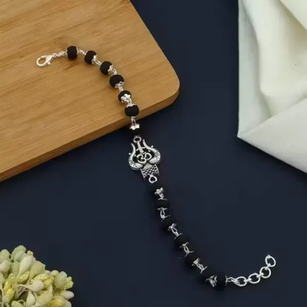 Om_Shiva_Trishul_Karungali_Bracelet_-_Silver_Plated
