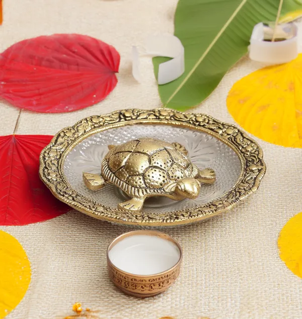 Gold_Metal_Premium_&_Elegant_Metal_Tortoise_On_Plate