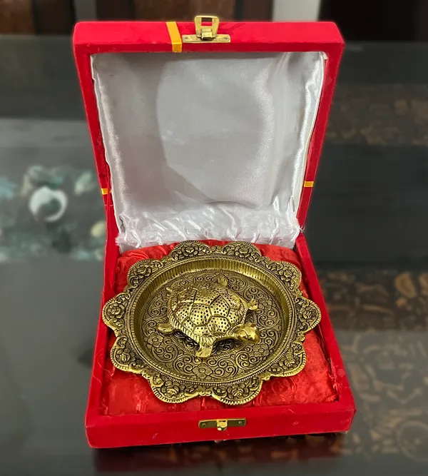 Gold_Metal_Premium_&_Elegant_Tortoise_On_Metal_Plate_with_Red_Velvet_Gift_Box_Set