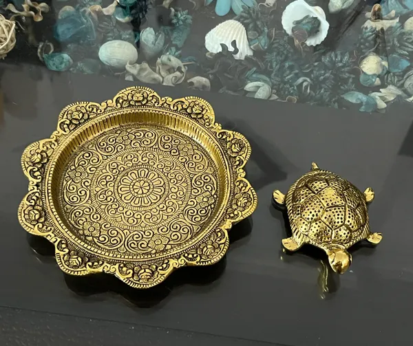Gold_Metal_Premium_&_Elegant_Tortoise_On_Metal_Plate_with_Red_Velvet_Gift_Box_Set