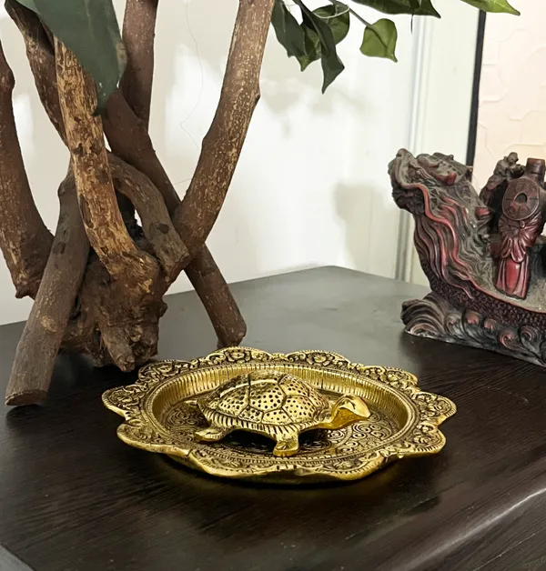 Gold_Metal_Premium_&_Elegant_Tortoise_On_Metal_Plate_with_Red_Velvet_Gift_Box_Set
