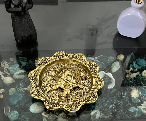 Gold_Metal_Premium_&_Elegant_Tortoise_On_Metal_Plate_with_Red_Velvet_Gift_Box_Set