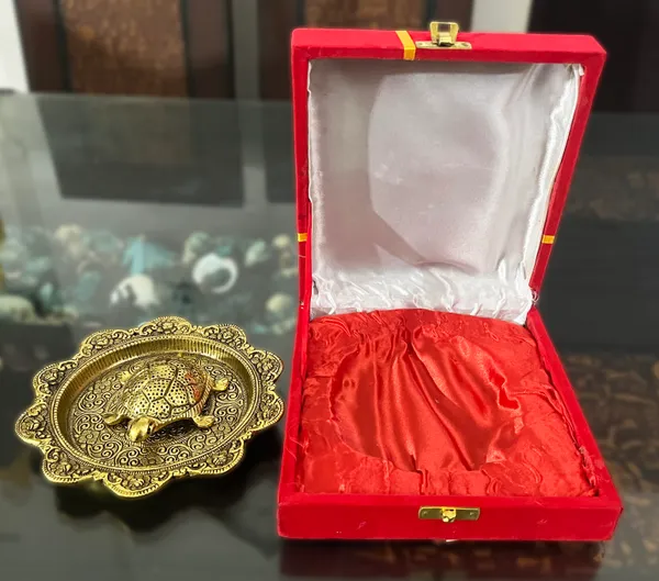 Gold_Metal_Premium_&_Elegant_Tortoise_On_Metal_Plate_with_Red_Velvet_Gift_Box_Set